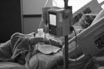 Απουσία εμβολιασμών και κλινών σε ΜΕΘ αυξάνουν τα θύματα της γρίπης