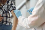 Εθνική Επιτροπή Εμβολιασμών: «Ναι» στο AstraZeneca για τους άνω των 30