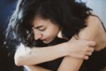 Ένα κόλπο για να να αποφύγετε τον πόνο στο χέρι μετά το εμβόλιο γίνεται viral