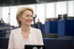 Υποχρεωτικός εμβολιασμός: Να το συζητήσουμε, λέει η Πρόεδρος της Κομισιόν