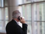 Τα κινητά τηλέφωνα δεν προκαλούν όγκο στον εγκέφαλο, σύμφωνα με μελέτη