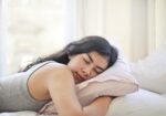 Ποιοτικός ύπνος: Πόσες ώρες και σε ποιες στάσεις να κοιμόμαστε για καλύτερη υγεία