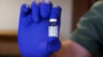 Επικαιροποιημένα εμβόλια για τον κορωνοϊό – ποιοι πρέπει να τα κάνουν